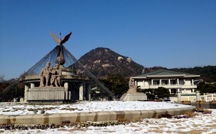 Statue, Mt.Bugaksan, and the Presidential Residence