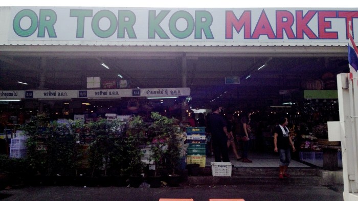 Or Tor Kor, a food market