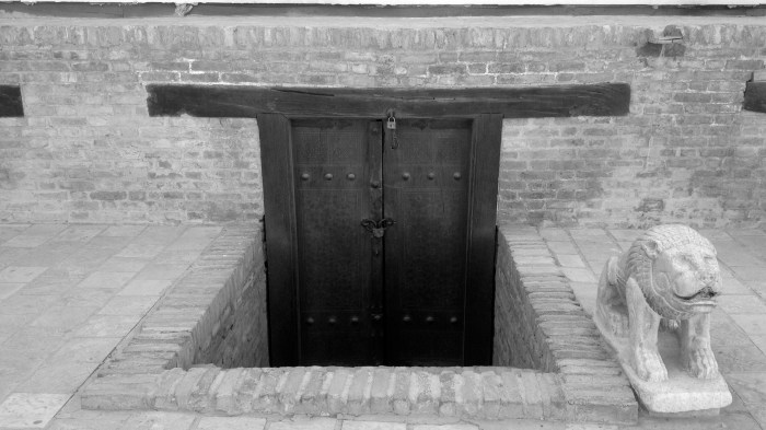 Portal to the treasure and harem in the Reception and Coronation Court of the Ark
