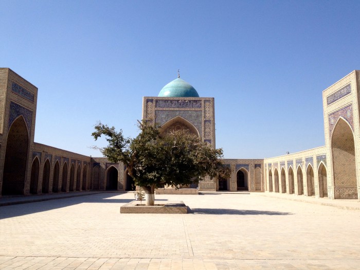 The courtyard of the Kalon Mosque