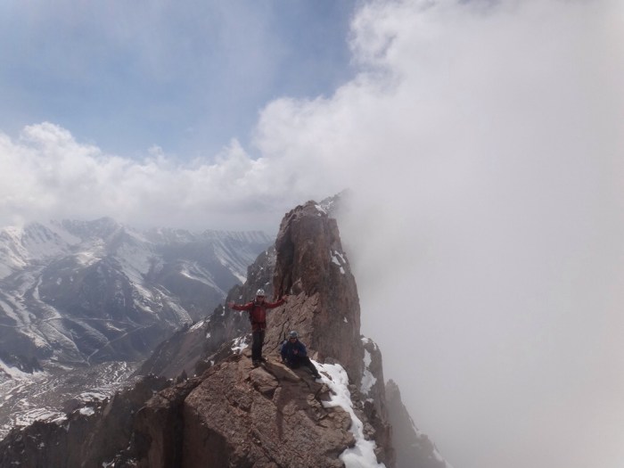 The rolling fog didn't help with the situation. Here, it's foggy on the Bogdonovitch Side, clear on the Alpengrad side, but for the traverse it was foggy everywhere